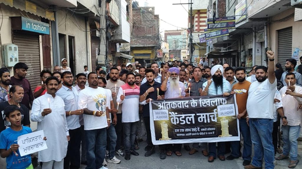 ਪਹਿਲਗਾਮ ਦਹਿਸ਼ਤਗਰਦੀ ਦੇ ਖਿਲਾਫ ਬਰਾਰ ਮੰਡਲ ਵੱਲੋਂ ਮੋਮਬੱਤੀ ਮਾਰਚ ਕੱਢਿਆ